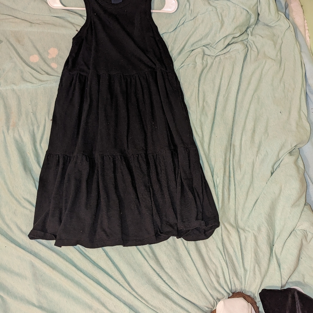 Dresses - Picture 2 of 9